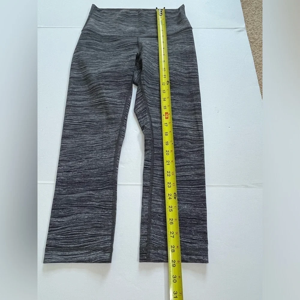 Lululemon Wunder Under Cropped Leggings Size 6 Black With White Dots